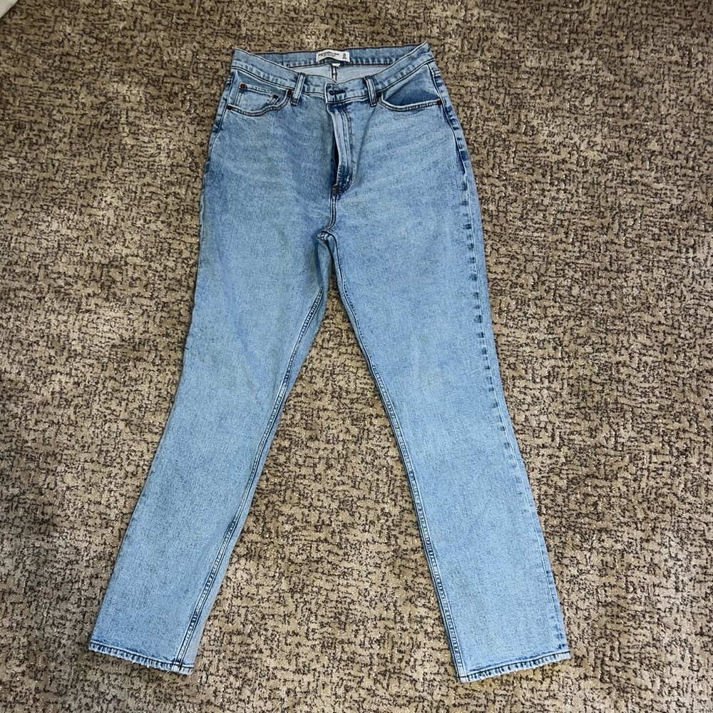 Abercrombie Curve Love Ultra High Rise 90’s slim straight jeans